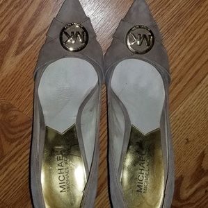 Ladies size 7 tan suede Michael Kors pump